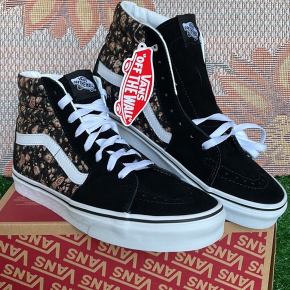 Vans WMNS Sk8-Hi
Rose Dreams Black/White
VN0005U9BZW
Sneakers - Picture 5 of 16